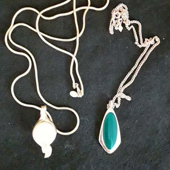 Vintage Gold Tone Necklaces 1- Pearl,1 -Jade /Reversible EUC - Picture 3 of 7